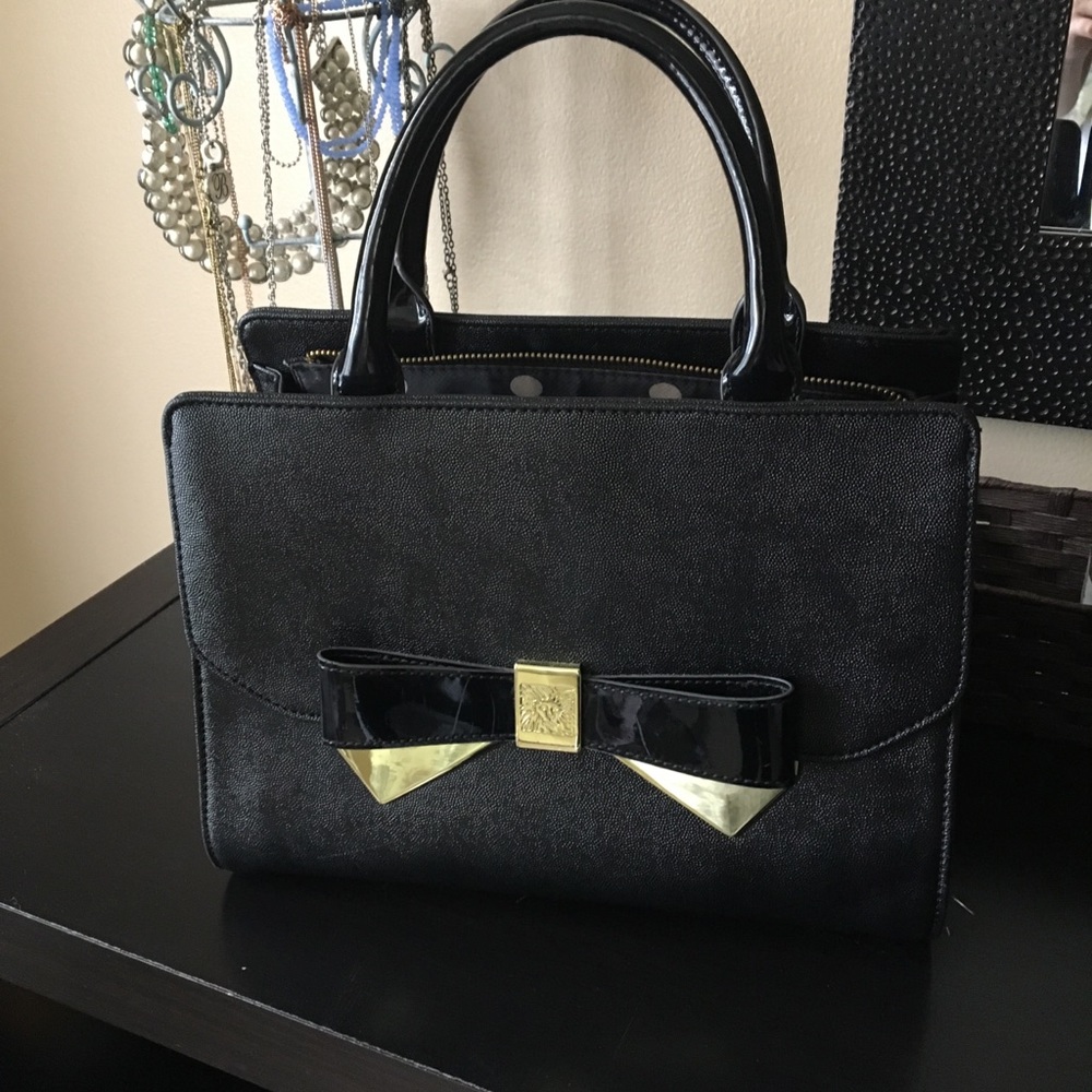 Anne Klein purse with bow